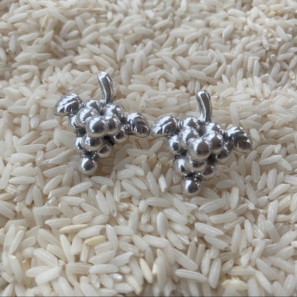 1950’s Silver Grape Cluster Screw Back Earrings - Picture 2 of 4